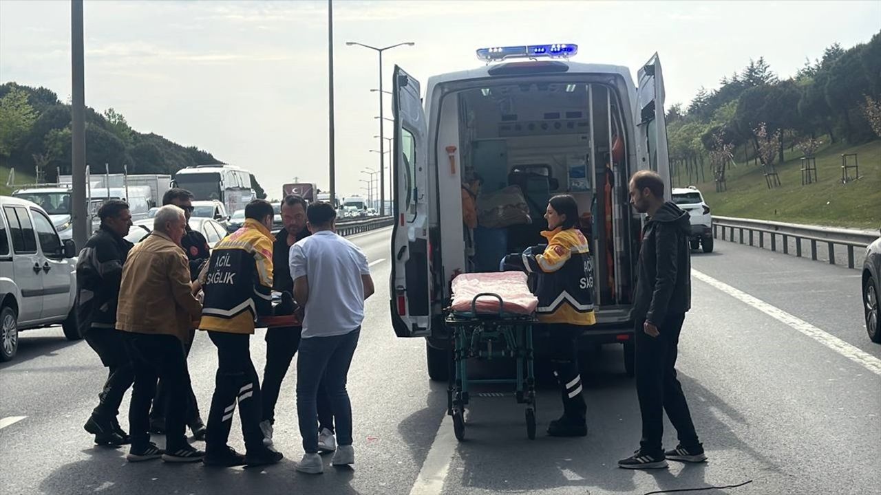 Başakşehir'de Motosikletlinin Hayatını Kurtaran İnanılmaz Kaza Anı