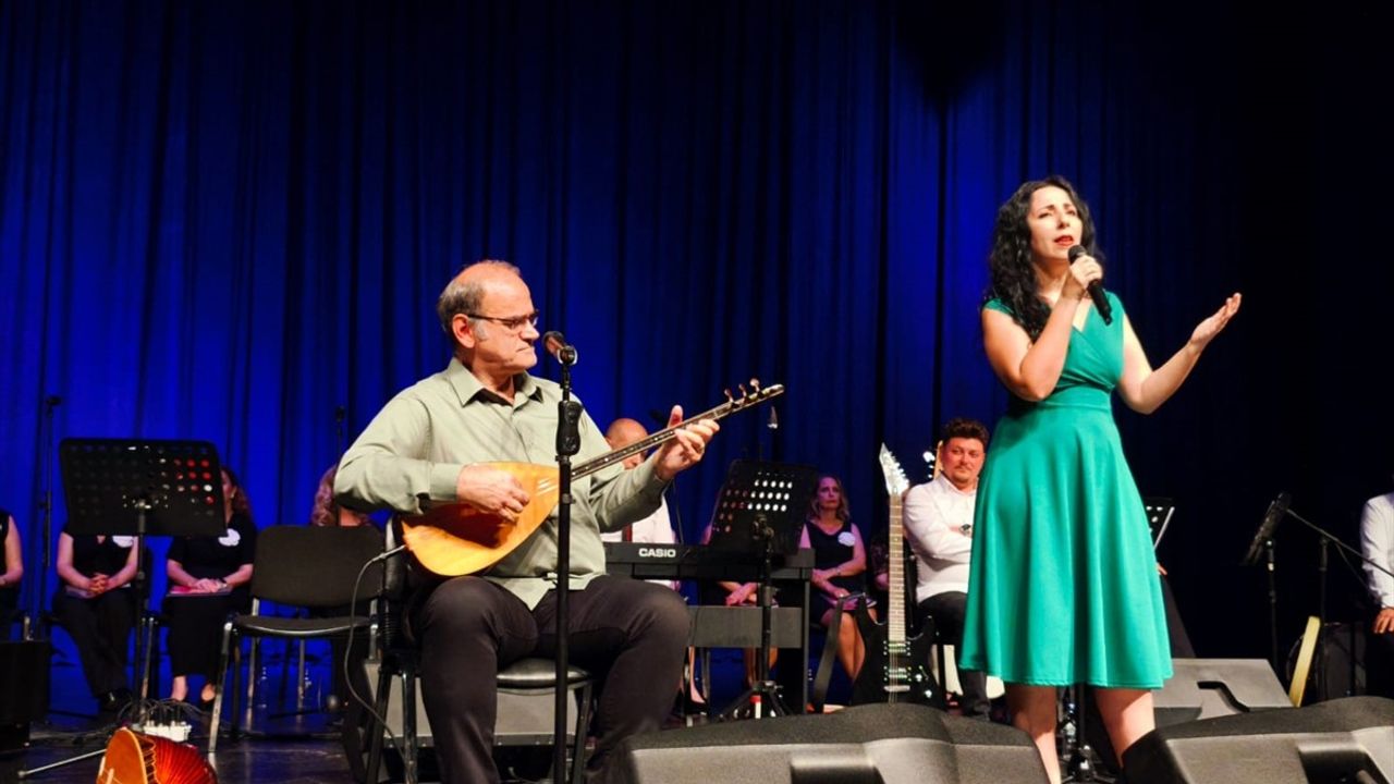 Başakşehir'de Öğretmenlerden Duygu Dolu 'Türkü Şöleni'