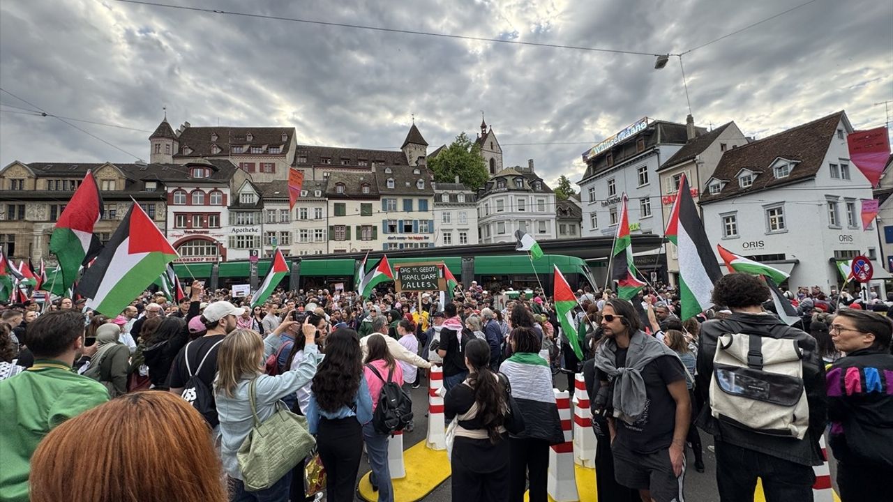 Basel'de İsrail'in Eurovision Katılımı ve Gazze Soykırımı Protesto Edildi