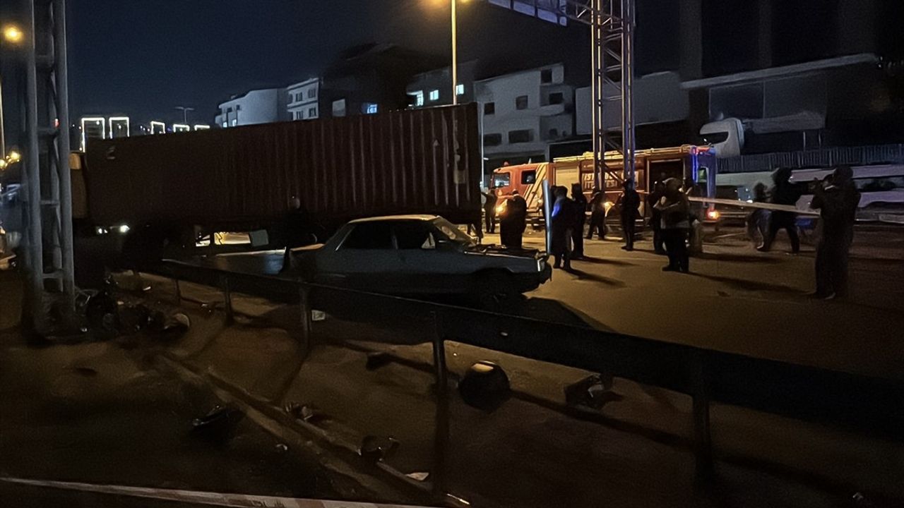 Beylikdüzü'nde Feci Kaza: Tır, Motosiklete Çarptı, 1 Kişi Hayatını Kaybetti