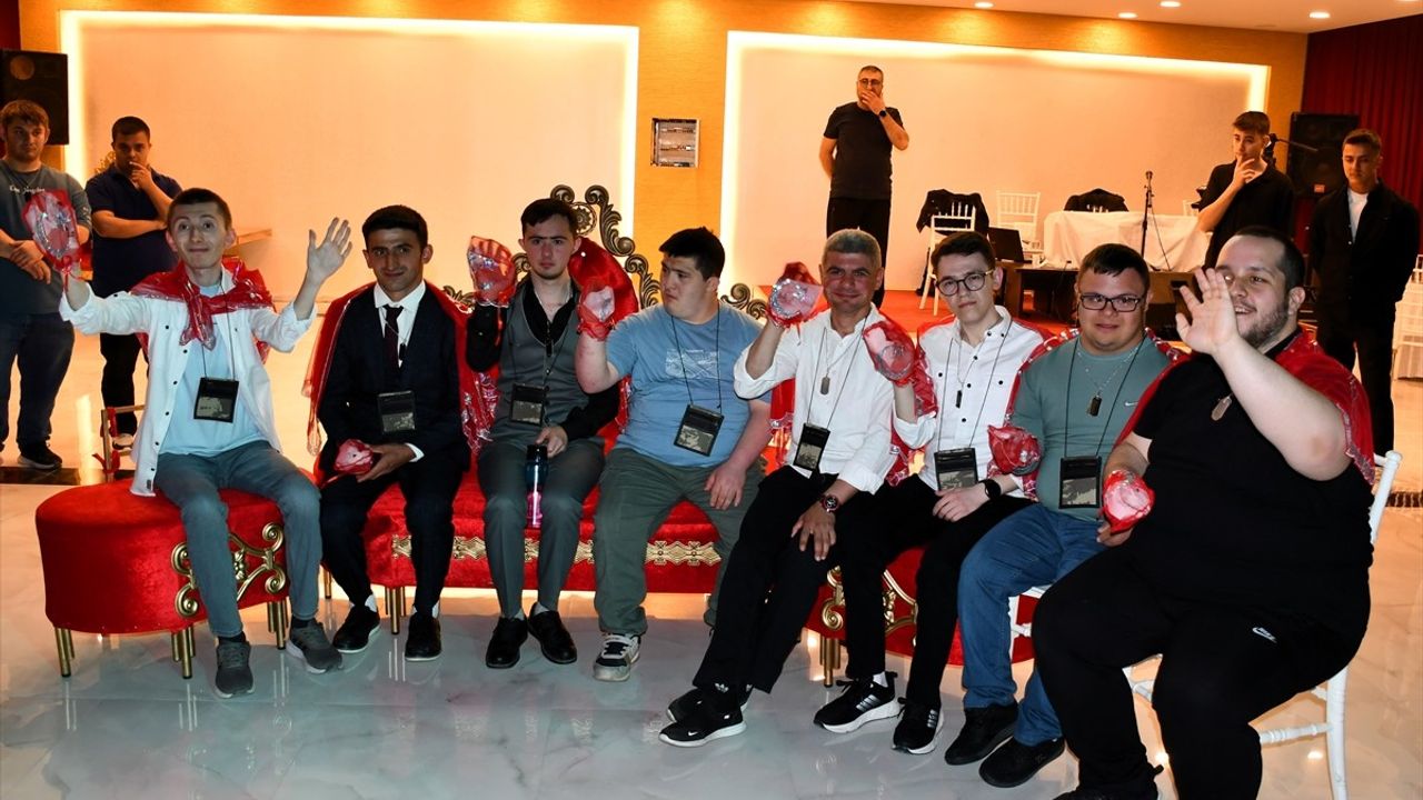 Bilecik'te Engelli Bireylere Temsili Askerlik İçin Kına Töreni Düzenlendi