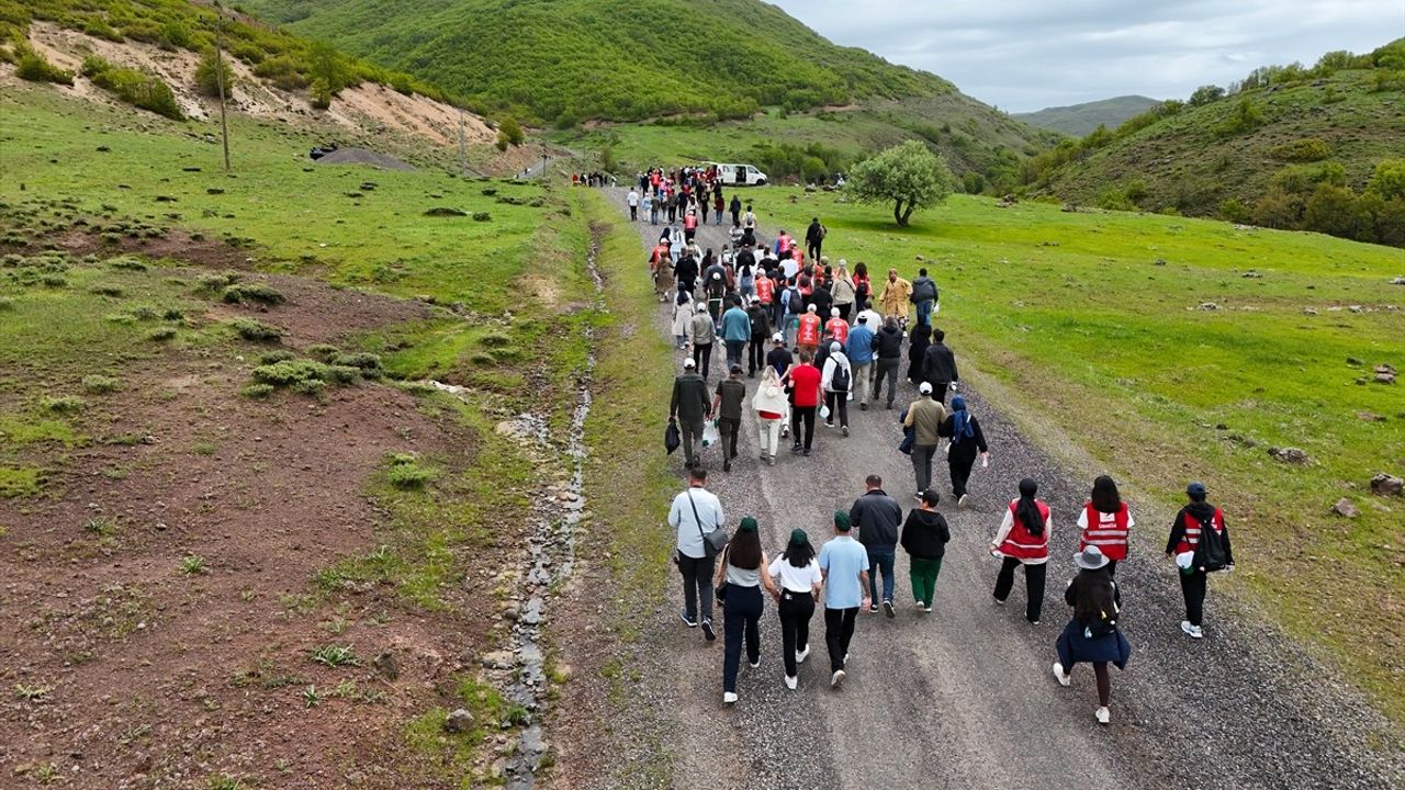 Bingöl'de 19 Mayıs Bayramı'nda Doğa Yürüyüşü Heyecanı