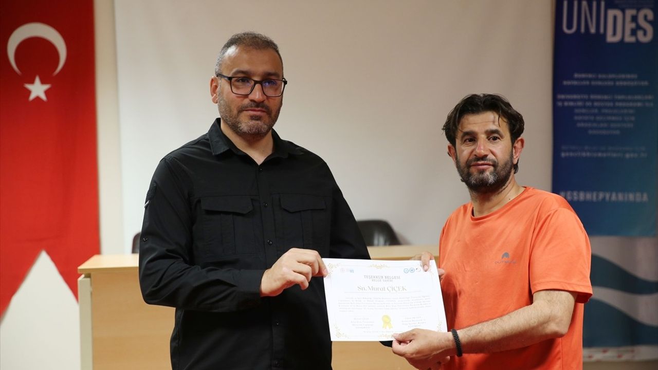 Bitlis Eren Üniversitesi'nde 25 Öğrenciye Yamaç Paraşütü Eğitimi Verildi