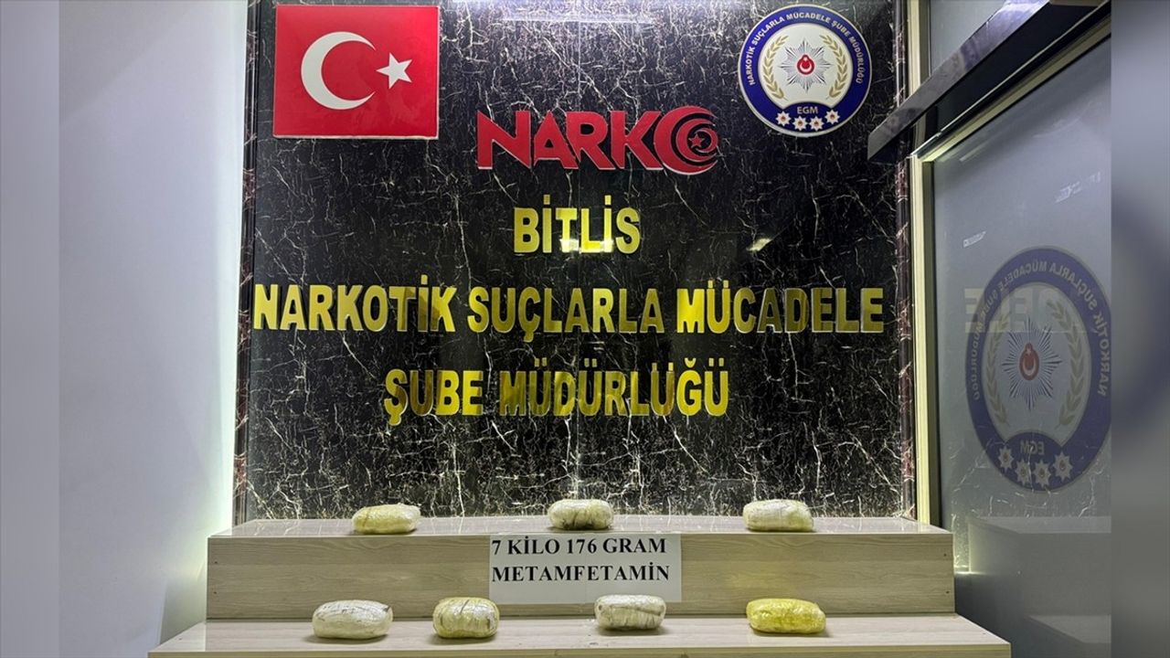 Bitlis'te Otomobilde 7 Kilo 176 Gram Sentetik Uyuşturucu Ele Geçirildi
