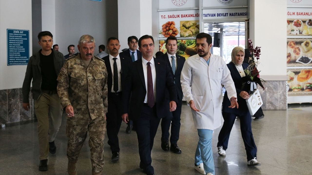 Bitlis'te Trafik Kazası: İki Polis Memuru Yaralandı