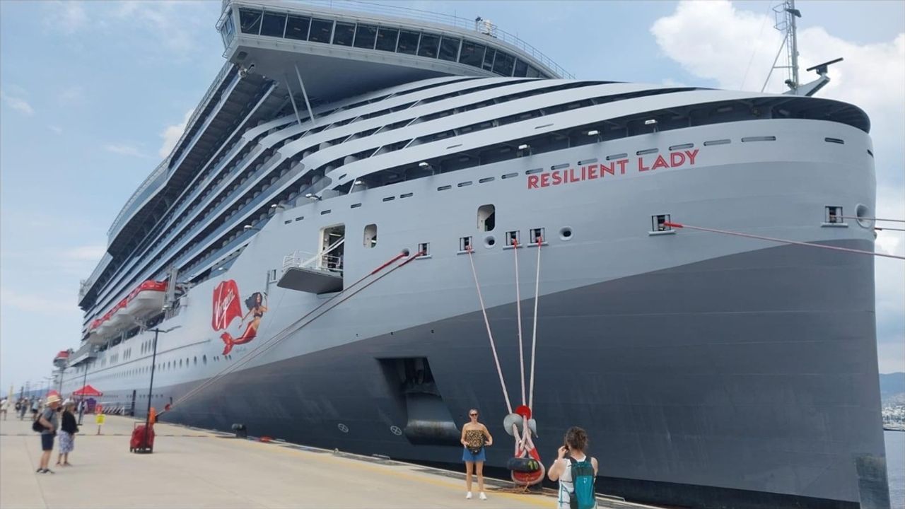 Bodrum'a 2.539 Yolcu Taşıyan Resilient Lady Kruvaziyeri Geldi
