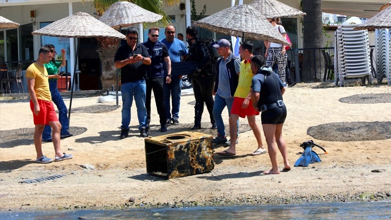 Bodrum'da Dalgıçlar Deniz Dibi Temizliği Yaparak Atık Topladı