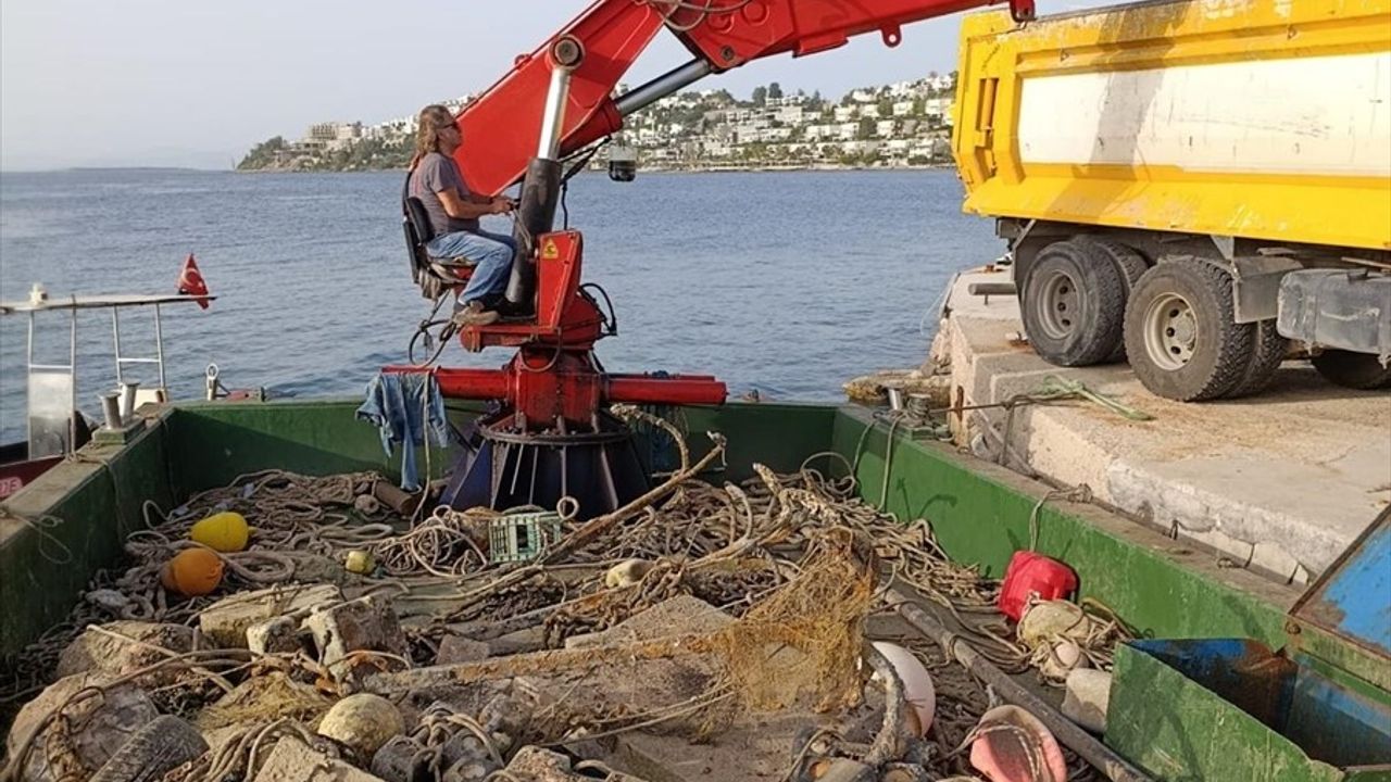 Bodrum'da Deniz Dibinden 45 Ton Atık Temizlendi