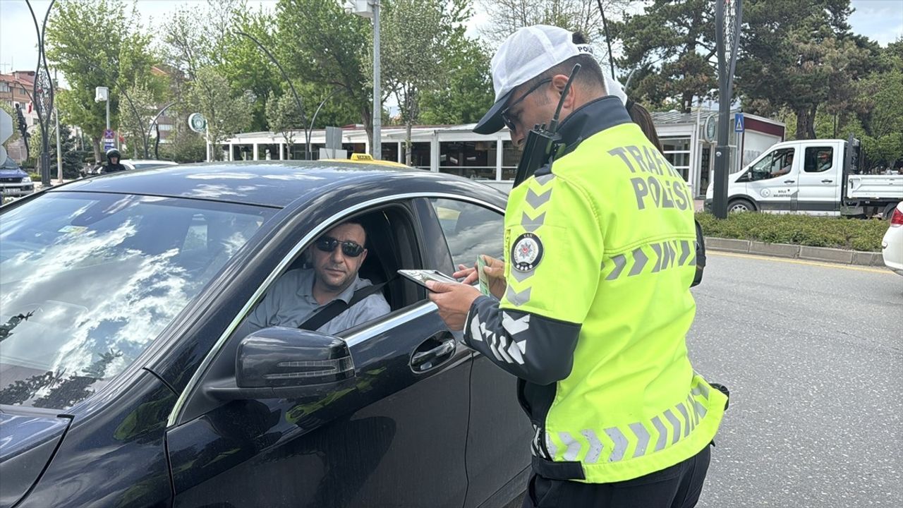 Bolu'da Sinyal Vermeyen Sürücülere 21 Bin Lira Ceza