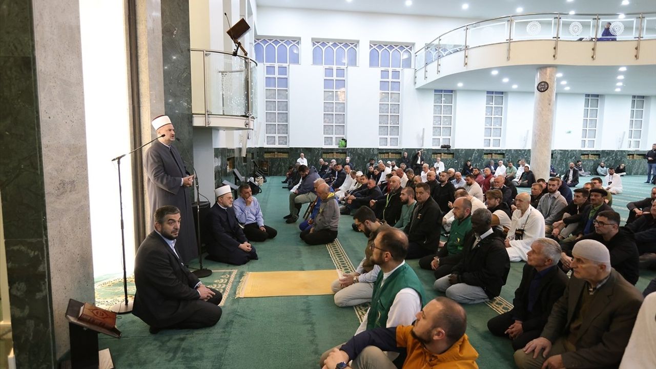Bosna Hersek'ten İlk Hac Kafilesi Mekke'ye Uğurlandı