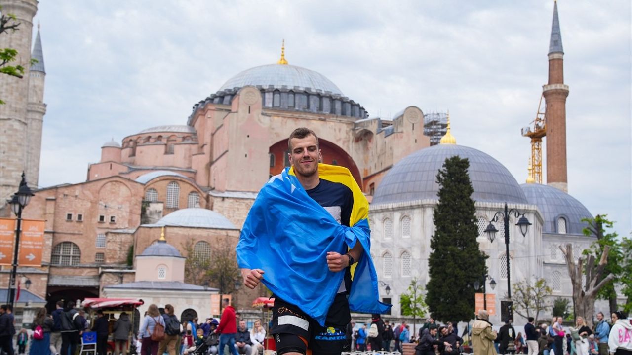 Bosna Hersekli Sporcu Faruk Suljovic, Kanser Hastası İçin İstanbul'da Destek Yolculuğunu Tamamladı