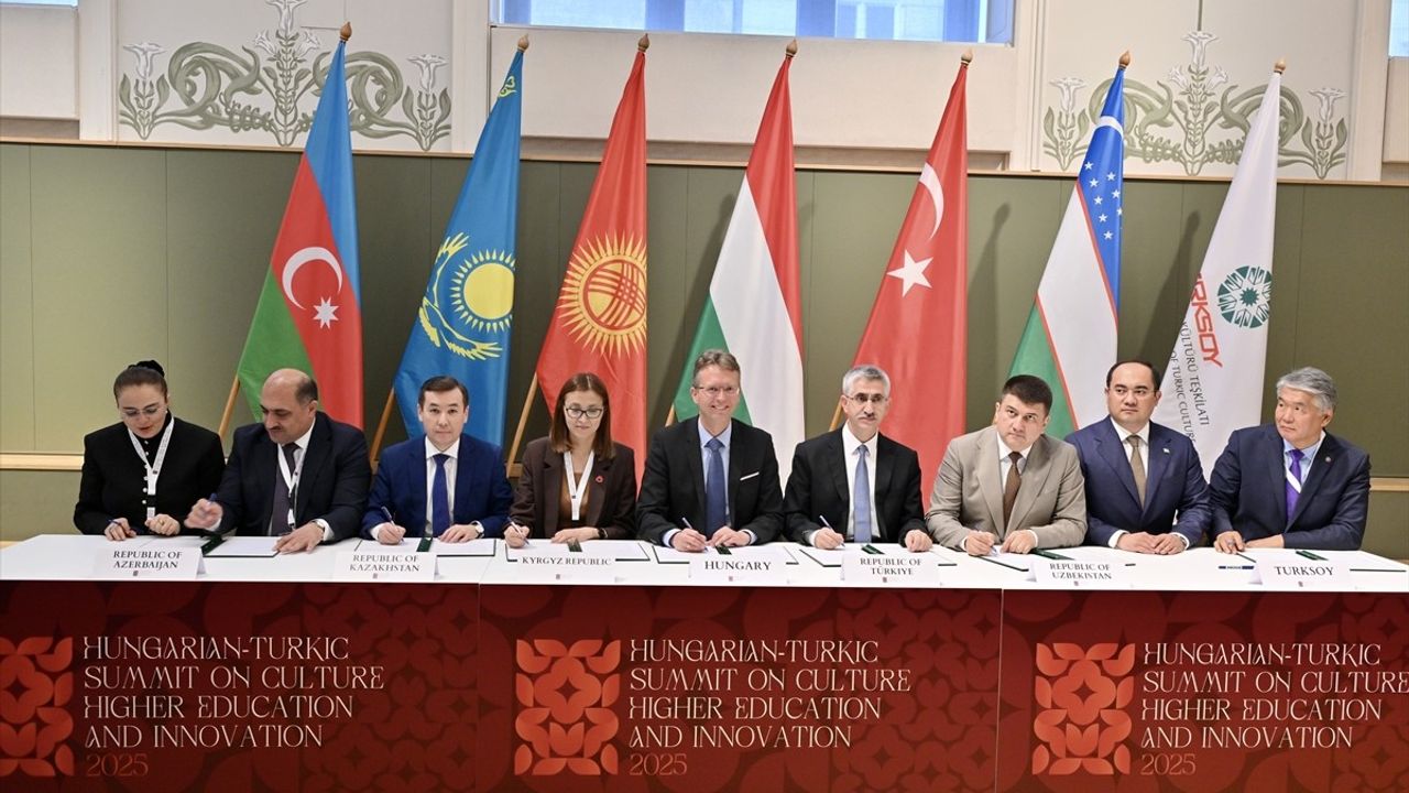 Budapeşte'de Macar-Türk Kültür Zirvesi Düzenlendi