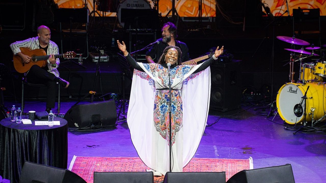 Buika ve Kibariye, İstanbul'da Müzikseverleri Büyüledi