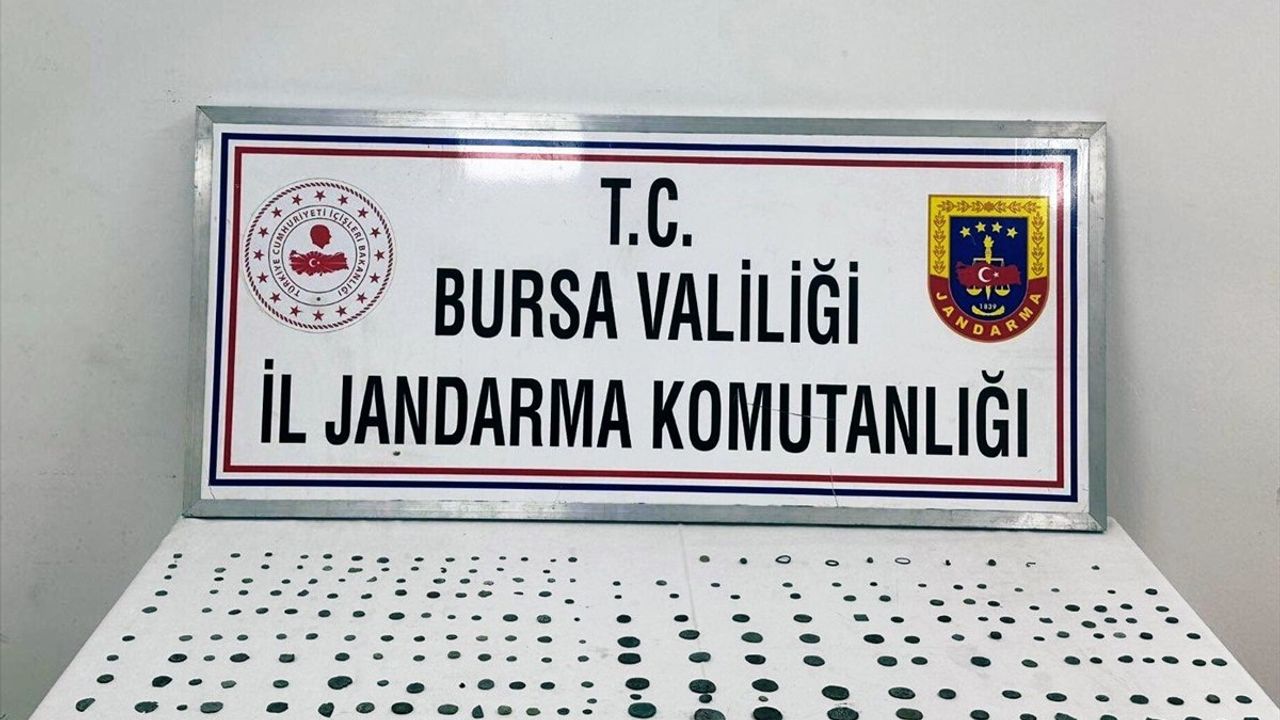 Bursa'da 222 Sikke ve 41 Tarihi Obje Ele Geçirildi