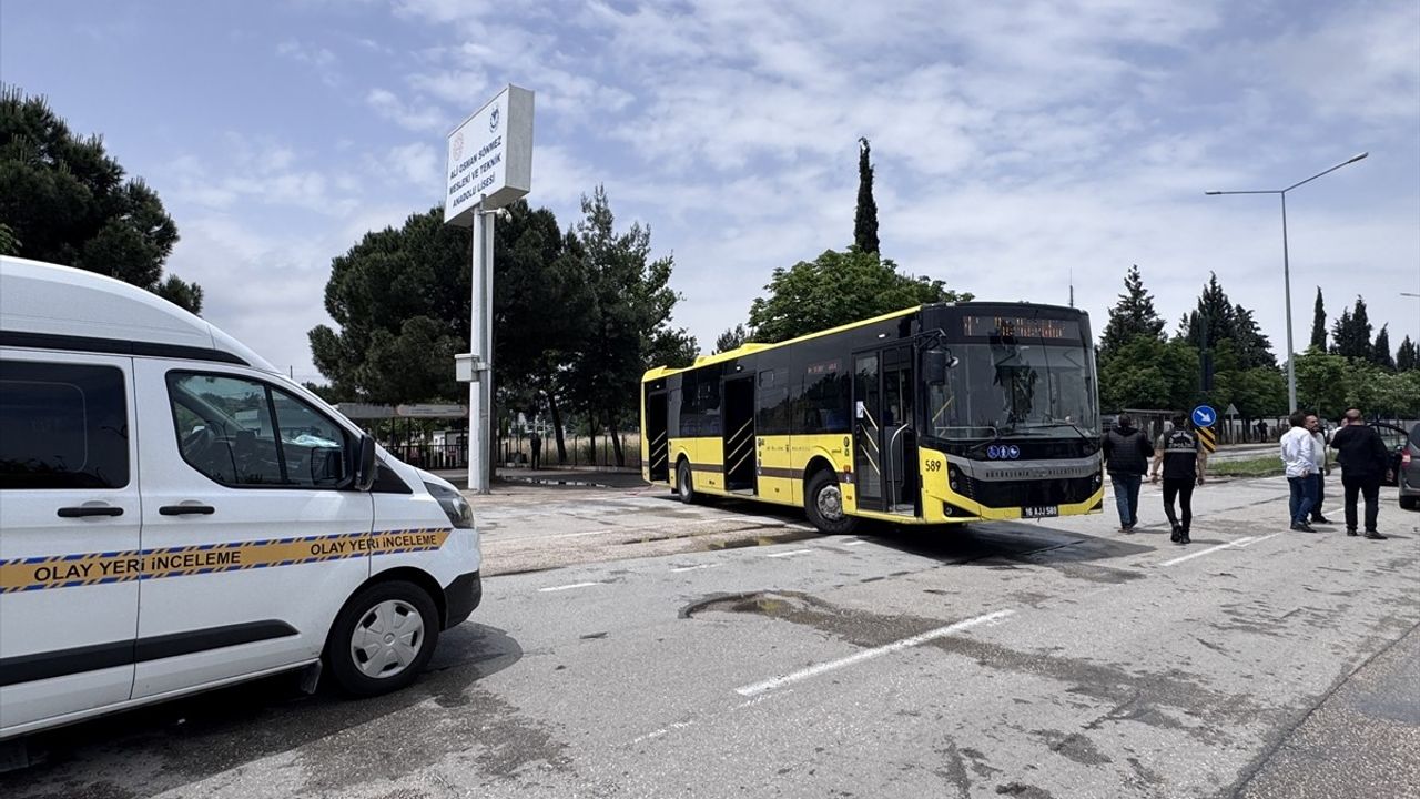 Bursa'da Belediye Otobüsü ile Motosiklet Kazası: Sürücü Hayatını Kaybetti