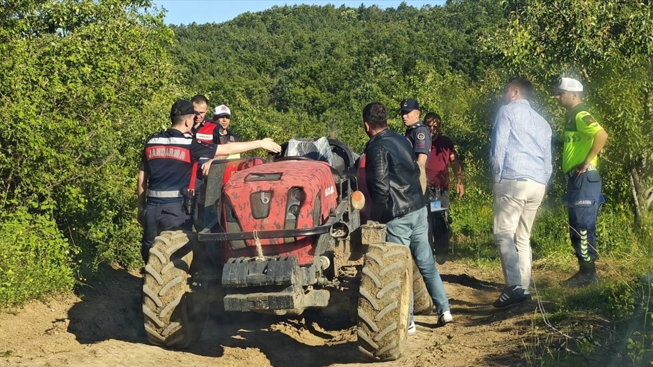 Bursa'da Traktör Altında Kalan 7 Yaşındaki Çocuk Ağır Yaralandı