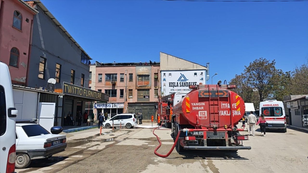 Bursa İnegöl'de Mobilya İmalathanesinde Yangın Kontrol Altına Alındı