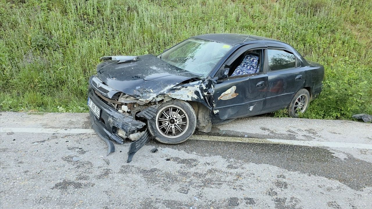 Bursa İnegöl'de Trafik Kazası: 3 Yaralı