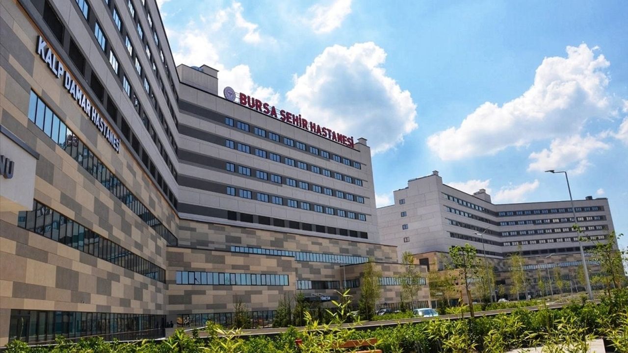 Bursa Şehir Hastanesi'nde Botoks ile Yanık İzi Tedavisi Başarıyla Uygulandı