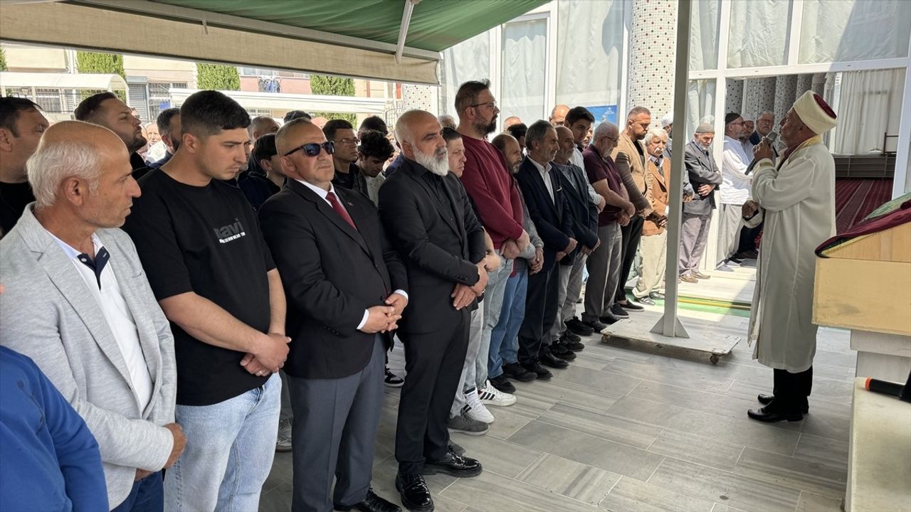 Çanakkale'deki Trafik Kazasında Hayatını Kaybedenler Son Yolculuklarına Uğurlanıyor