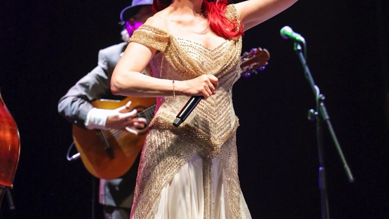 Candan Erçetin ve Barcelona Gipsy Balkan Orchestra Harbiye'de Buluştu