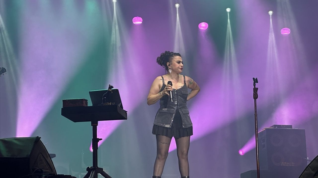 Ceylan Ertem, 4. FoodFest Antalya'da Enerjik Bir Konser Verdi