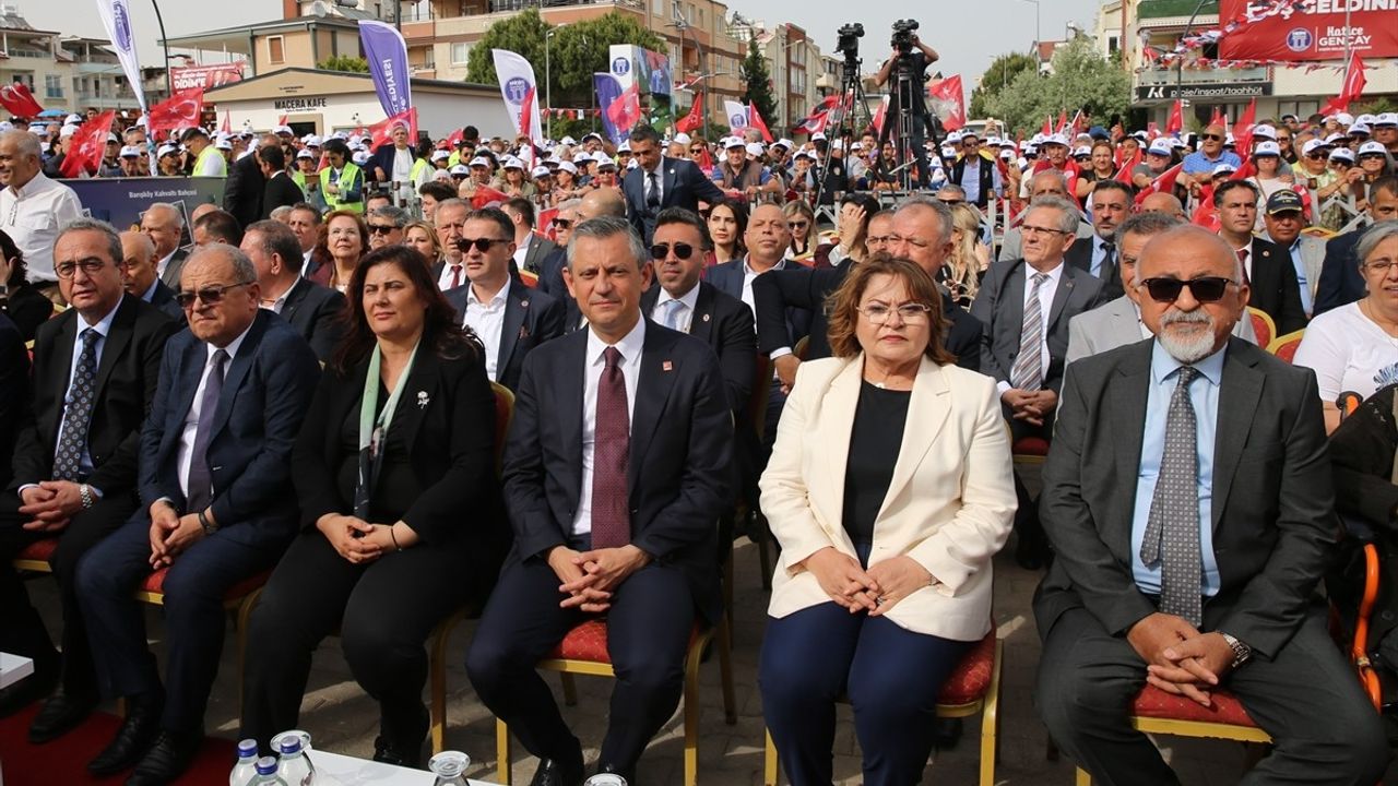 CHP Genel Başkanı Özel, Ayşenur Ezgi Eygi Parkı'nın Açılışında Duygusal Bir Konuşma Yaptı