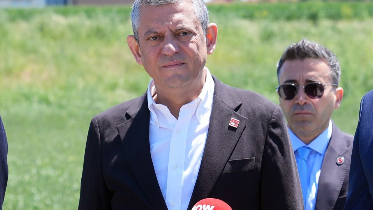 CHP Genel Başkanı Özel, İmamoğlu'nu Cezaevinde Ziyaret Etti