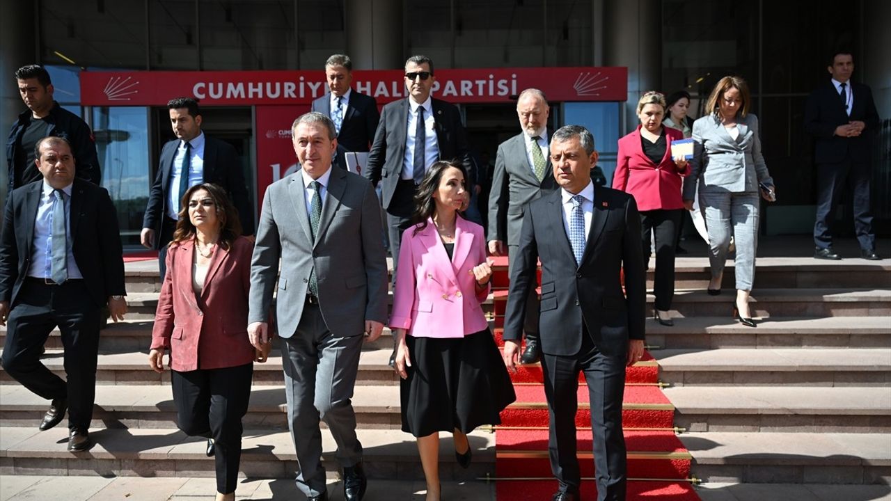 CHP Genel Başkanı Özgür Özel, DEM Parti ile 'Terörsüz Türkiye' İçin Görüştü