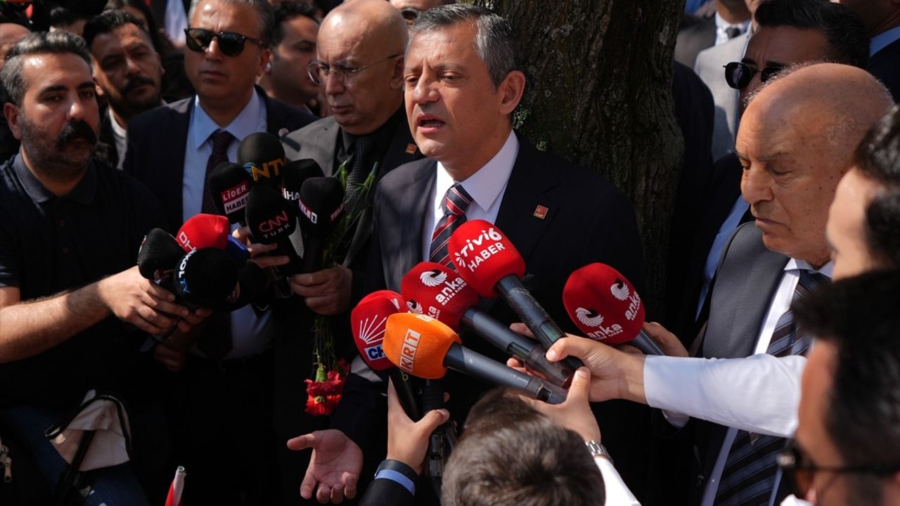 CHP Genel Başkanı Özgür Özel'den Anma Töreninde Sert Mesajlar