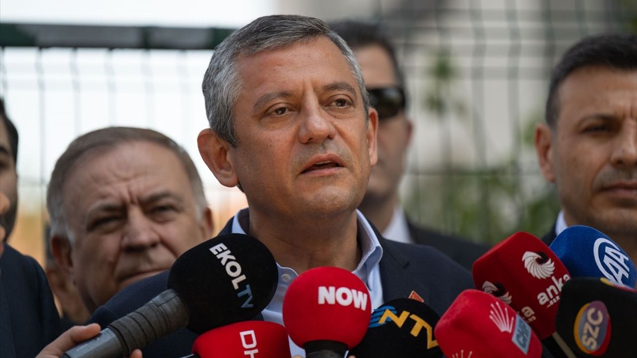 CHP Genel Başkanı Özgür Özel'den Şiddete Karşı Sert Mesaj: Siyaset Kutuplaşmayı Kaldırmalı