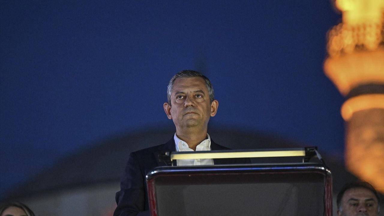 CHP Genel Başkanı Özgür Özel, Esenler Mitinginde Güçlü Mesajlar Verdi