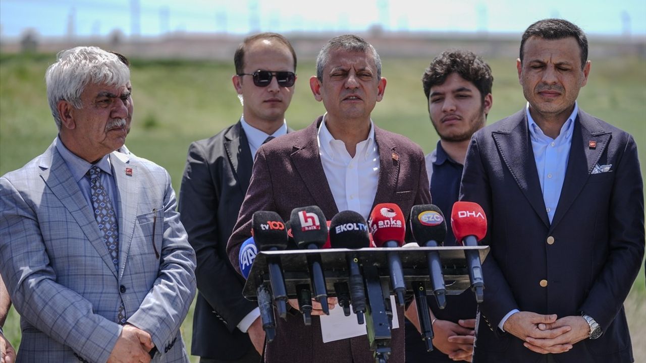 CHP Lideri Özel'den İmamoğlu'na Destek Ziyareti ve Sosyal Medya Açıklamaları