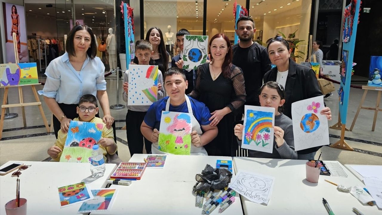 Çorum'da 'Sevgi Dolu Fırça İzleri' Resim Sergisi Açıldı