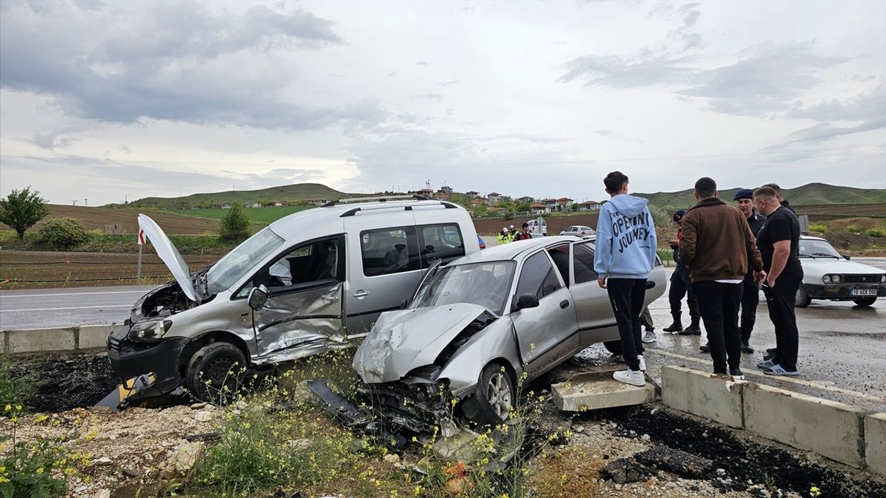 Çorum'da Trafik Kazasında 4 Yaralı