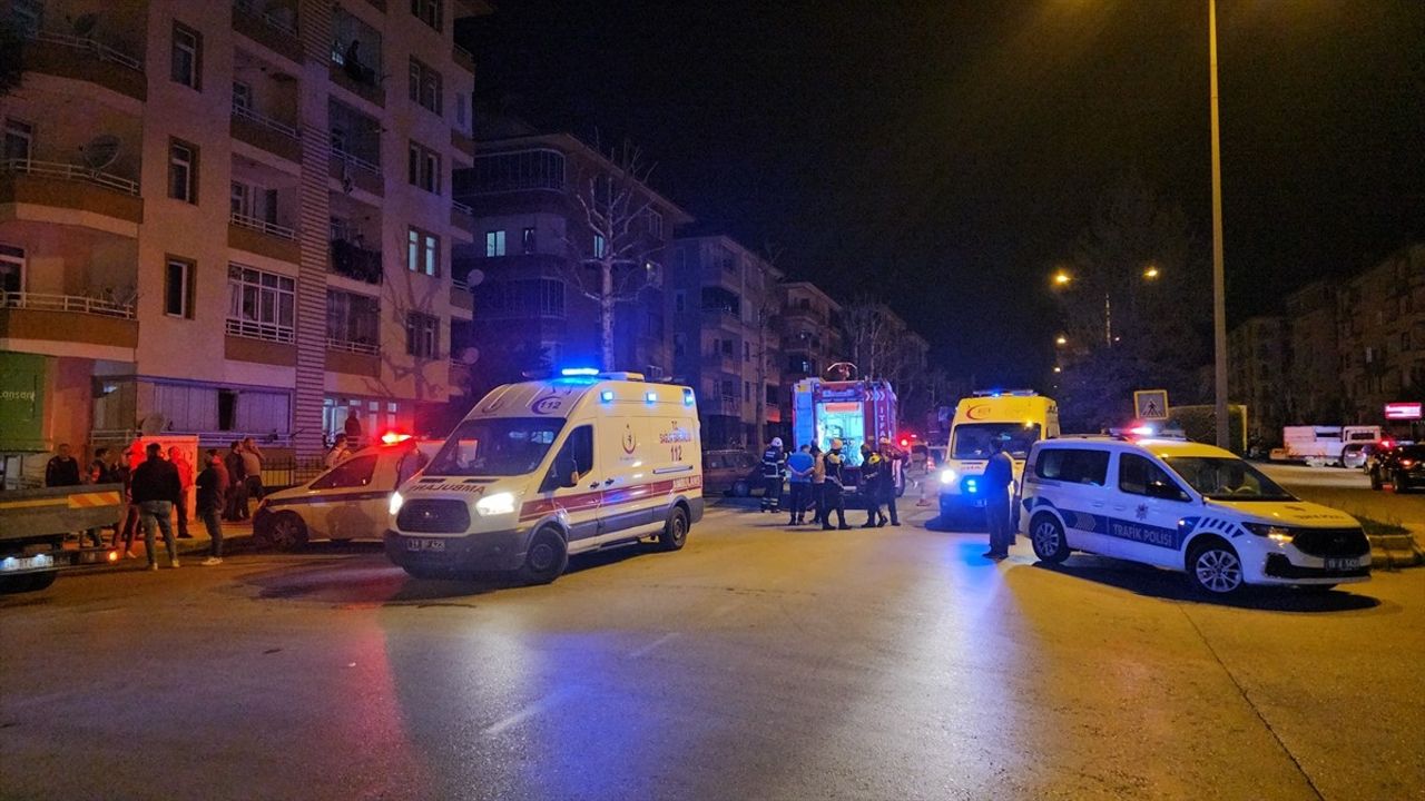 Çorum'da Yangında 3 Polisi de Kapsayan 6 Kişi Dumandan Etkilendi