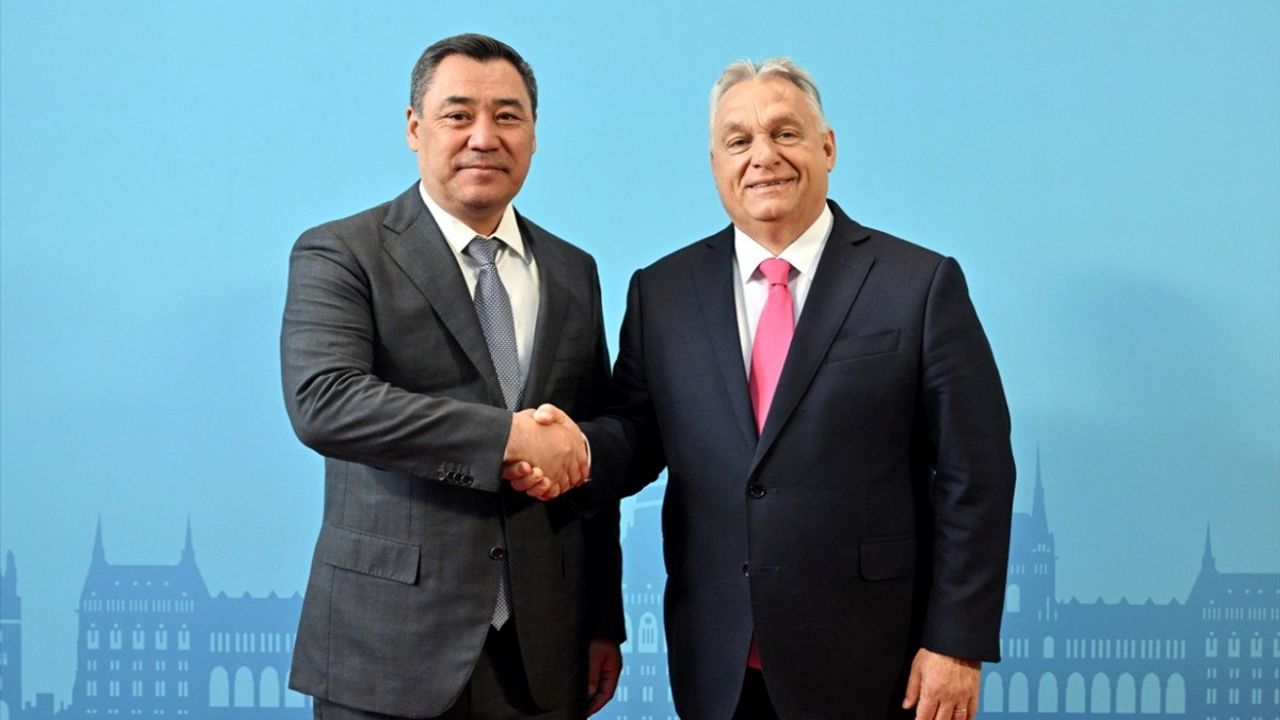 Cumhurbaşkanı Caparov: Macaristan Türk Dünyası ile AB Arasında Köprü Görevini Üstleniyor