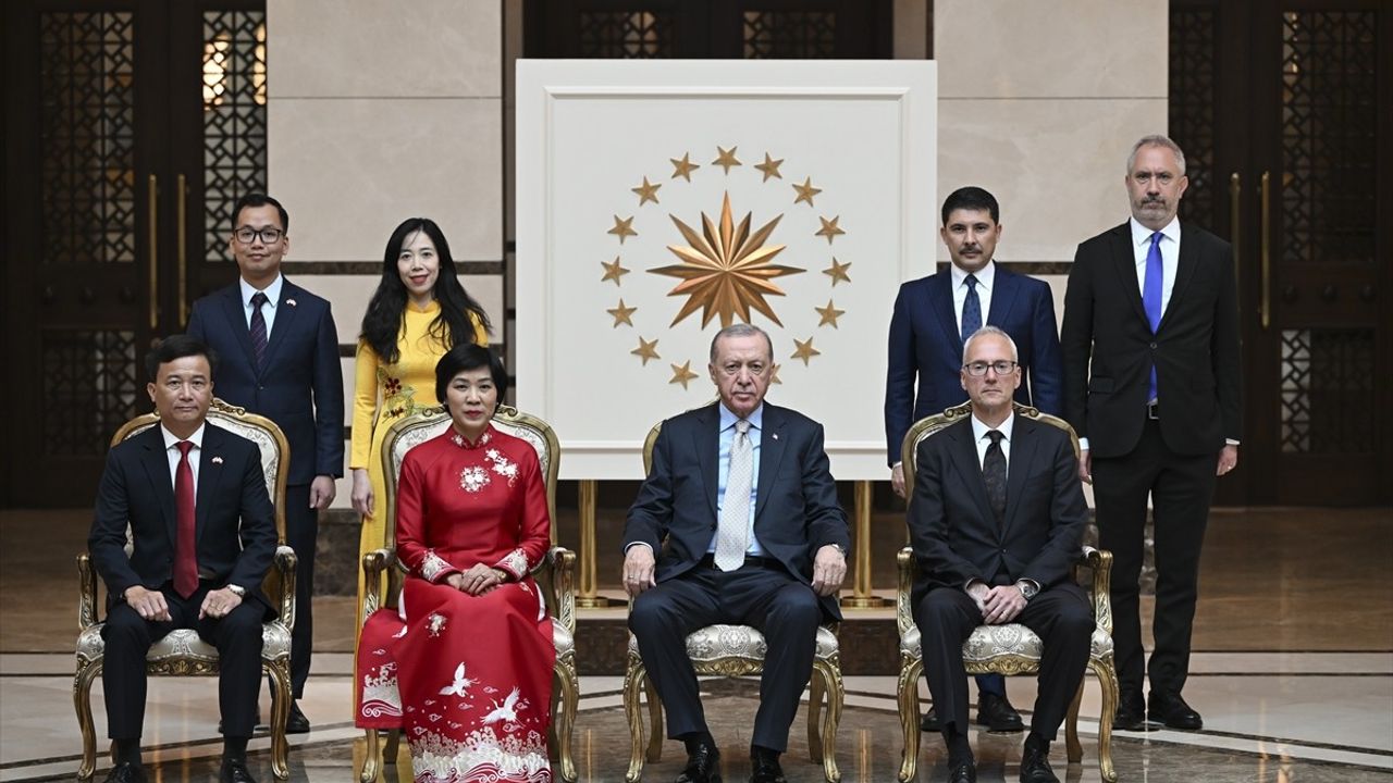 Cumhurbaşkanı Erdoğan Beş Büyükelçiyi Kabul Etti