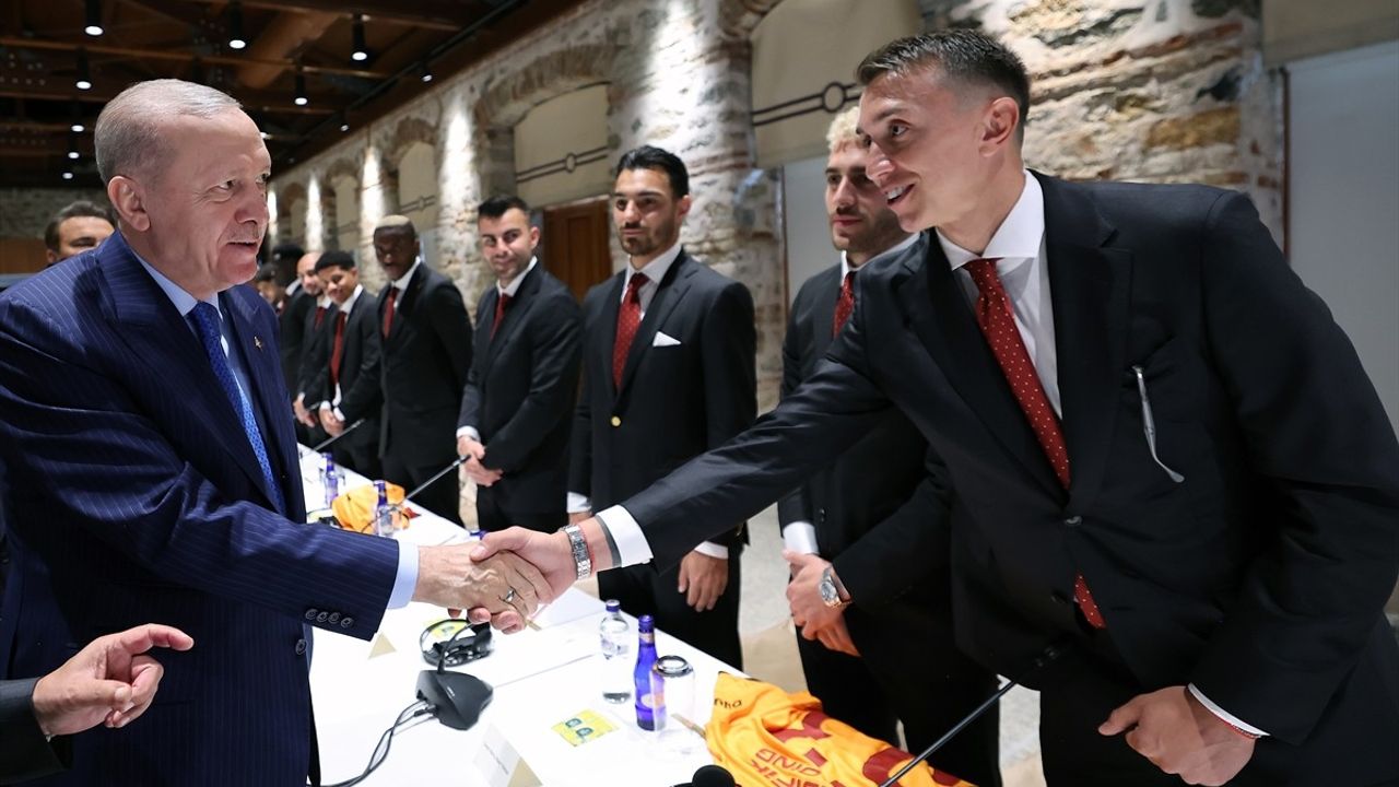 Cumhurbaşkanı Erdoğan'dan Galatasaray'a Destek Mesajı