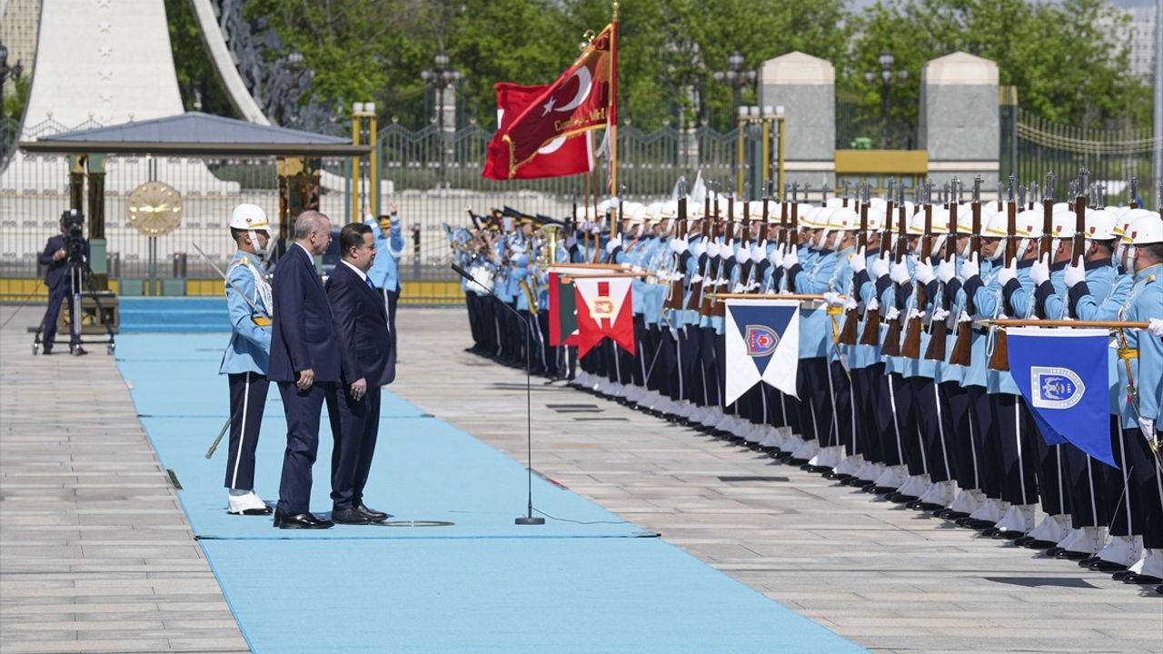 Cumhurbaşkanı Erdoğan, Irak Başbakanı Sudani'yi Resmi Törenle Karşıladı