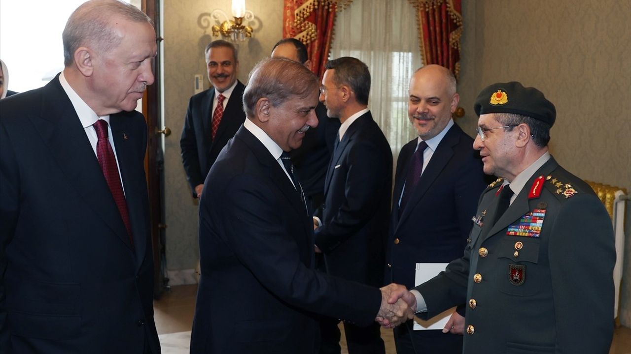 Cumhurbaşkanı Erdoğan, Pakistan Başbakanı Şahbaz Şerif'i Kabul Etti