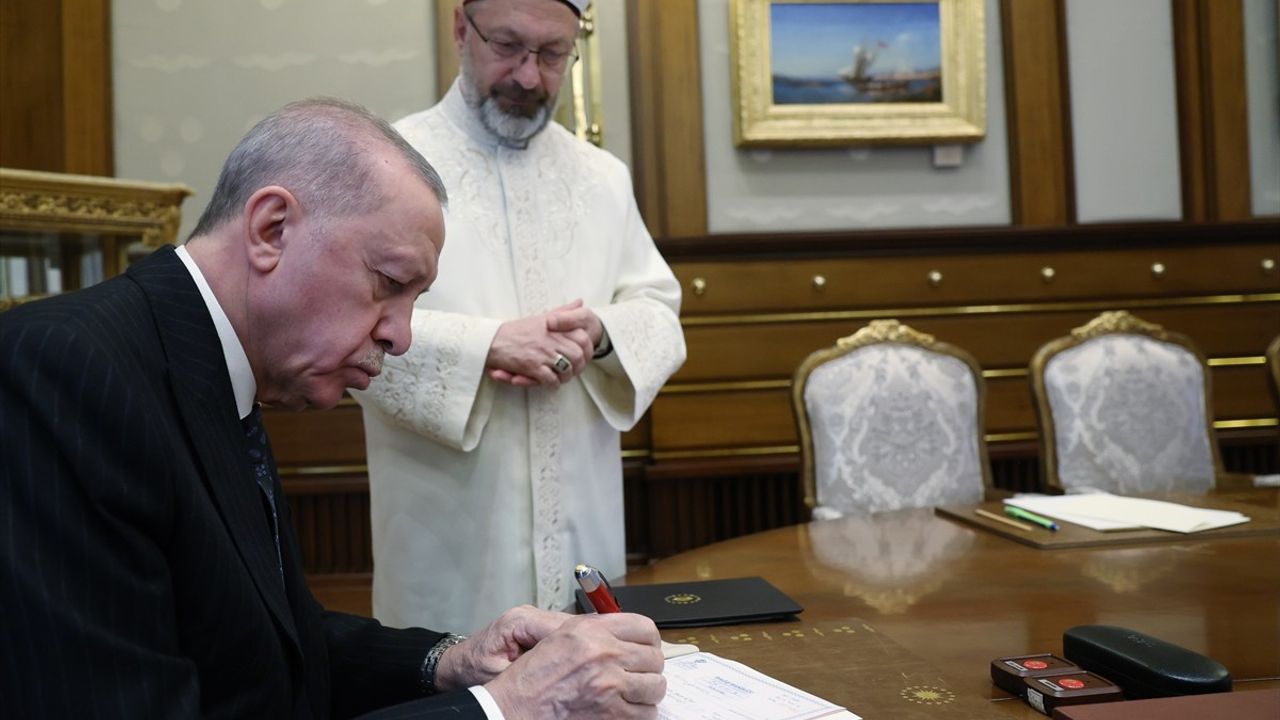Cumhurbaşkanı Erdoğan, Türkiye Diyanet Vakfı'na Kurban Bağışı Yaptı