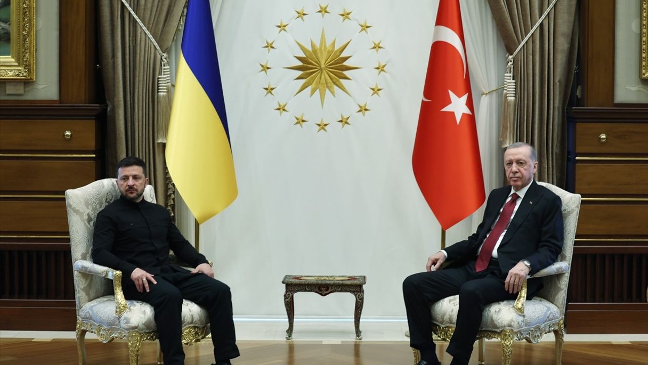 Cumhurbaşkanı Erdoğan, Ukrayna Devlet Başkanı Zelenskiy ile Görüşmeye Başladı