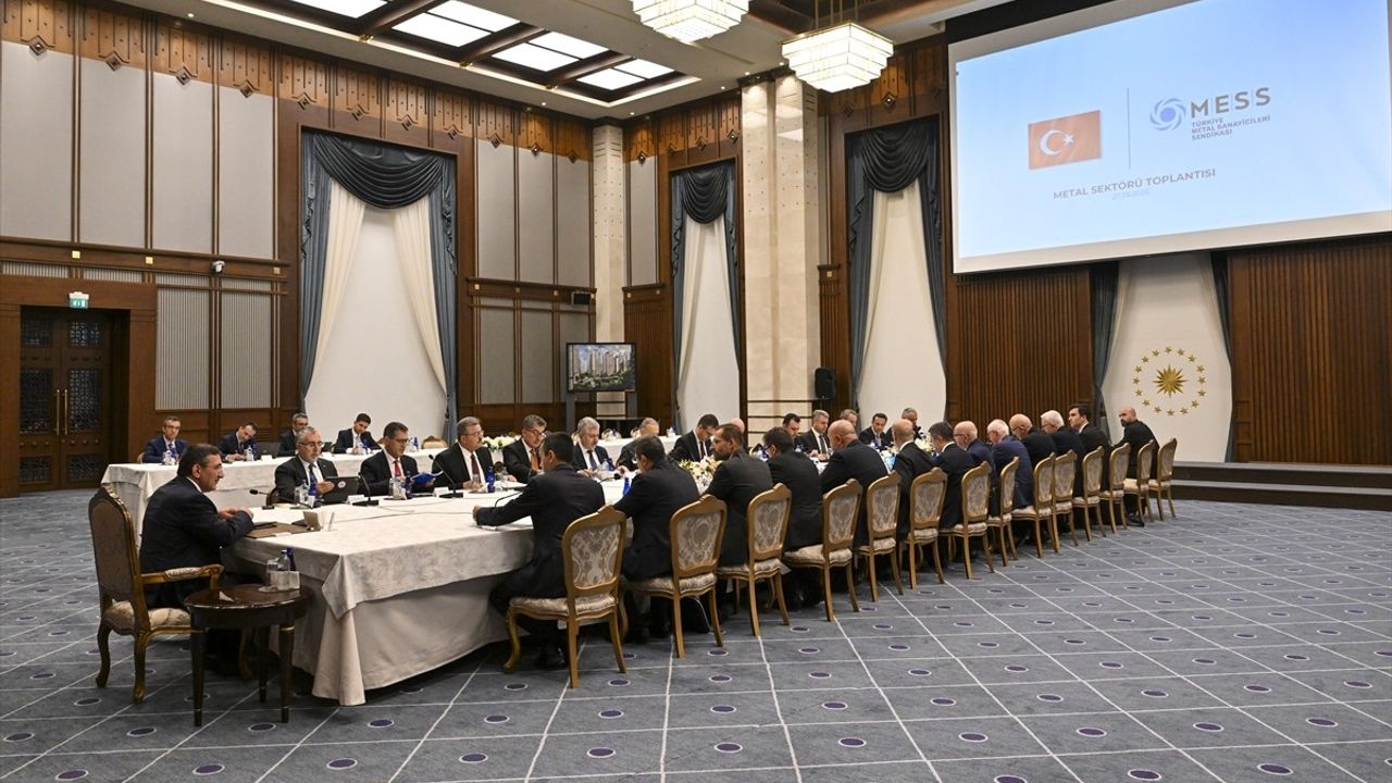 Cumhurbaşkanı Yardımcısı Yılmaz, Metal Sektörü ile İstişarede Bulundu