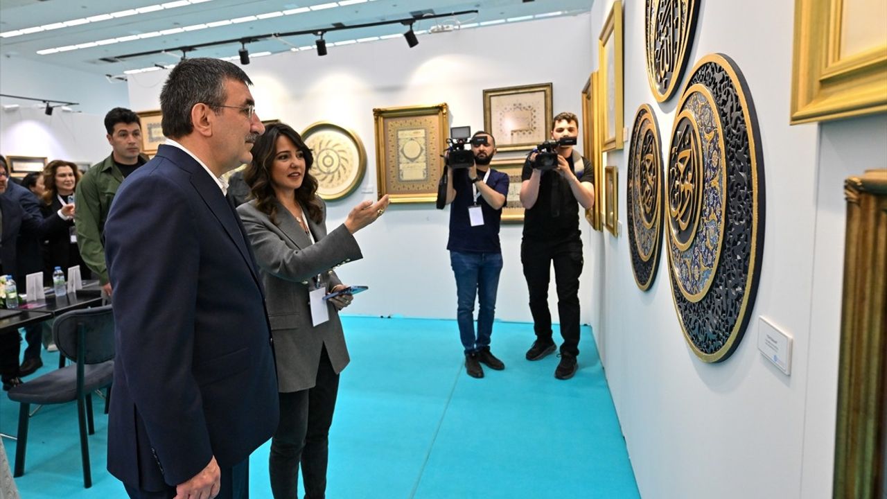 Cumhurbaşkanı Yardımcısı Yılmaz, Uluslararası İslam Sanatları Fuarı'nı Ziyaret Etti