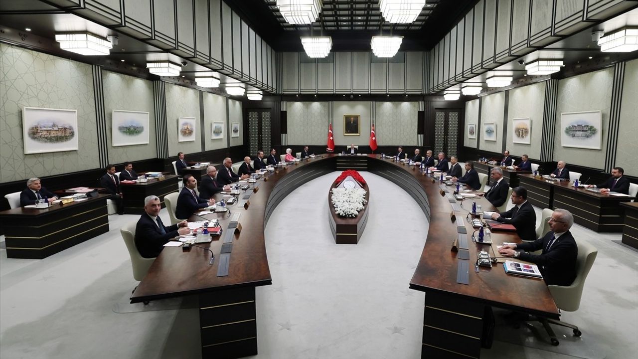 Cumhurbaşkanlığı Kabinesi Toplandı: Kritik Gündem Maddeleri Görüşülecek