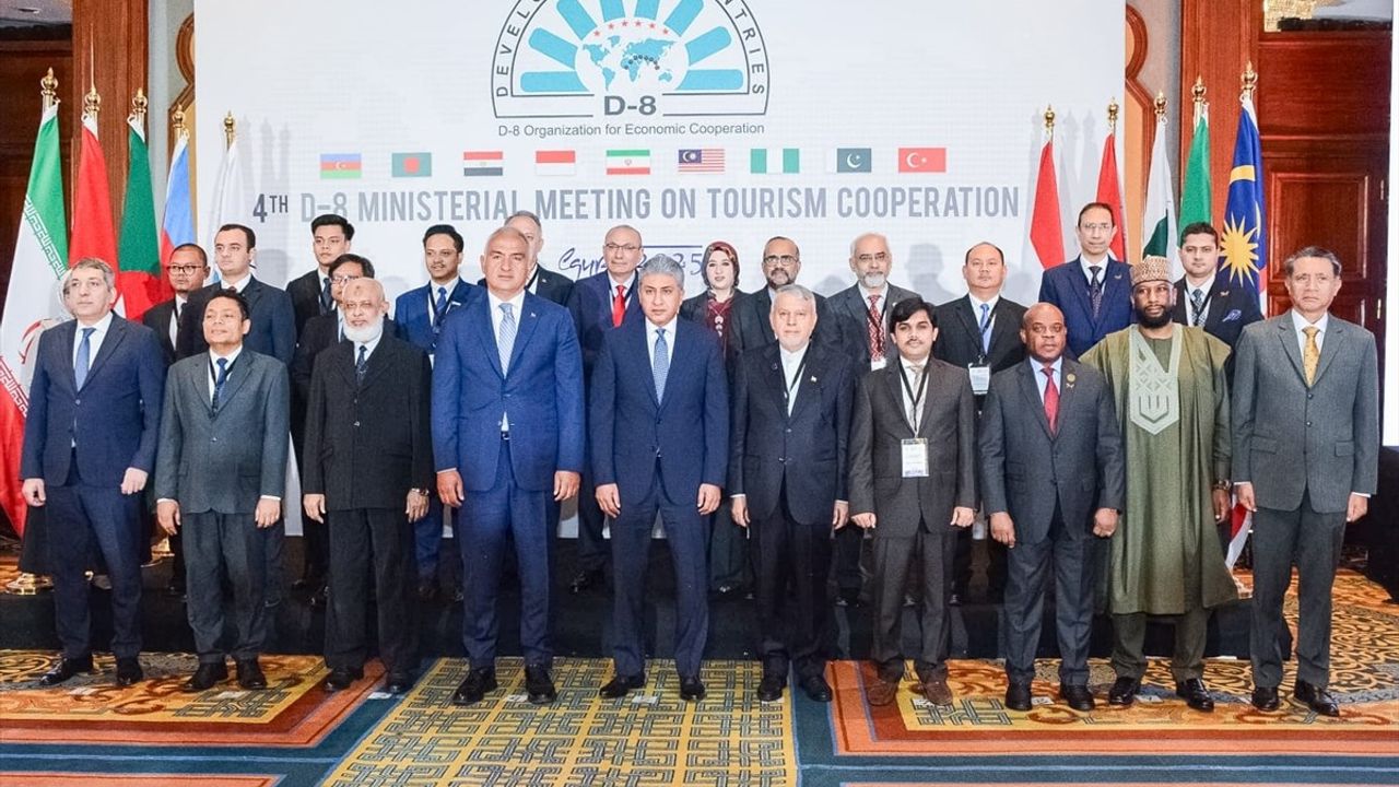 D-8 Ülkeleri Turizm Bakanları Kahire'de Bir Araya Geldi