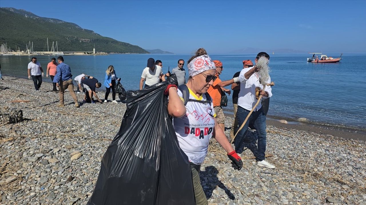 Datça'da Karia Yolu'nda Çevre Temizliği: 6 Ton Çöp Toplandı