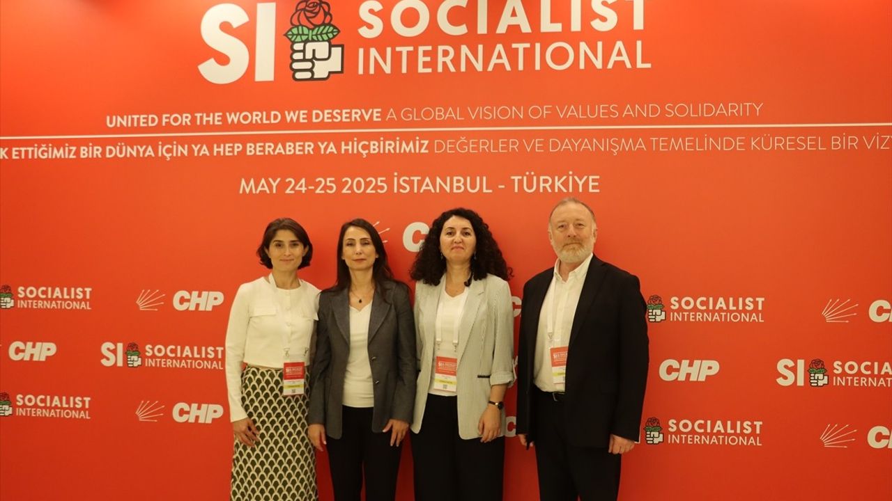 DEM Parti Eş Genel Başkanı Hatimoğulları, Sosyalist Enternasyonal Toplantısı'na Katıldı