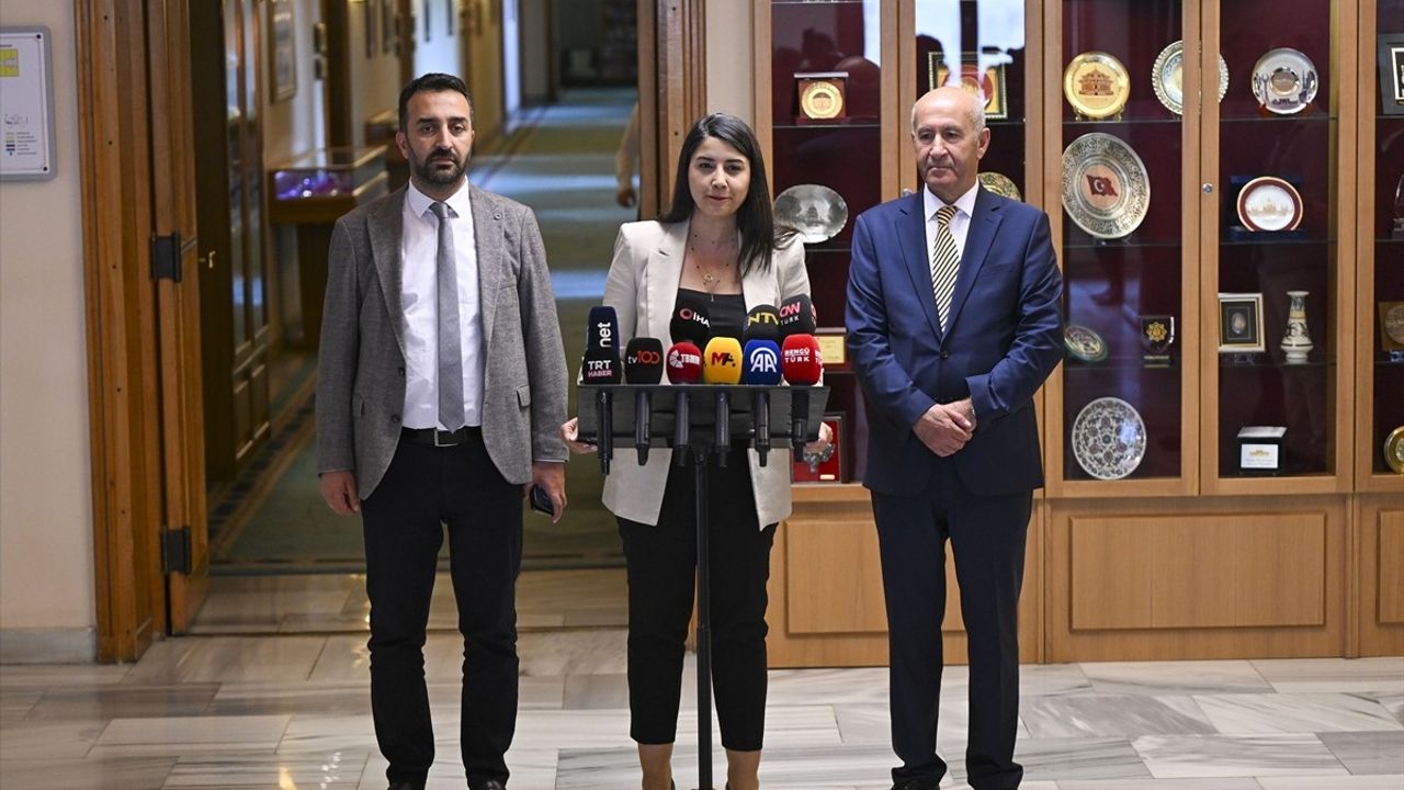 DEM Parti, TBMM Başkanlığı için Osman Cengiz Çandar'ı Aday Gösterdi